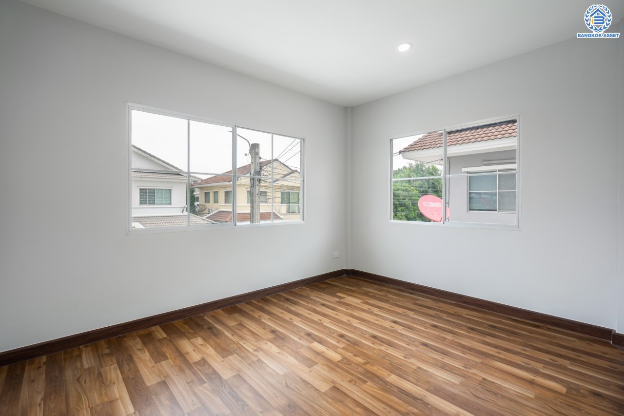 บ้านมือสองตกแต่งใหม่ คุณภาพแบรนด์ LH ม.ชัยพฤกษ์ ราชพฤกษ์-แจ้งวัฒนะ หลังมุม เนื้อที่ 58.8 ตร.ว. ฟังก์ชัน 3 ห้องนอน 3 ห้องน้ำ 2 ที่จอดรถ ภายในตกแต่งหรูหรา บนทำเลศักยภาพติดถนนราชพฤกษ์ เชื่อมสู่แจ้งวัฒนะได้อย่างรวดเร็ว และเพียง 10 นาทีถึงรถไฟฟ้า "สถานีบางรักใหญ่"...